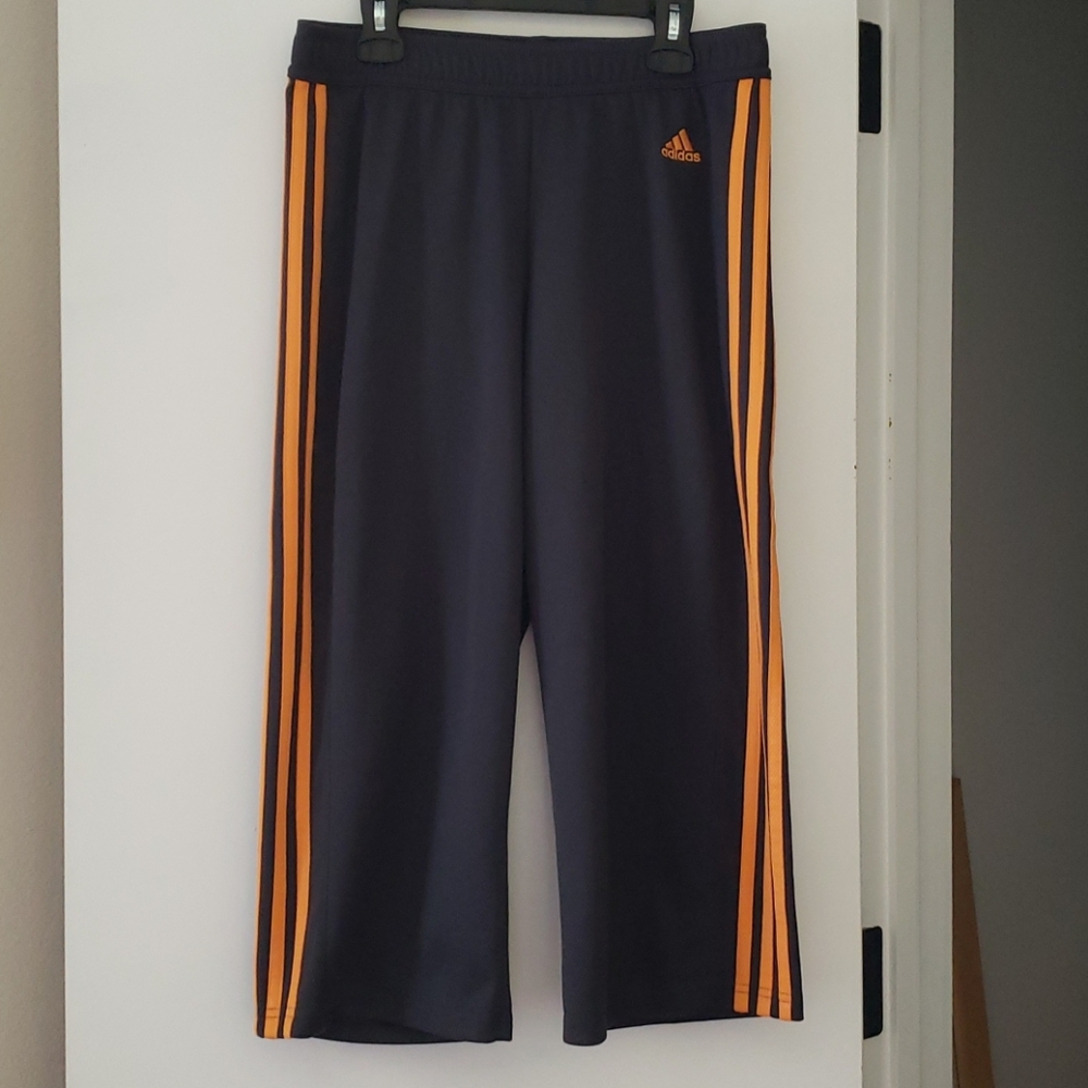 🩳 Adidas Cropped Small Pants